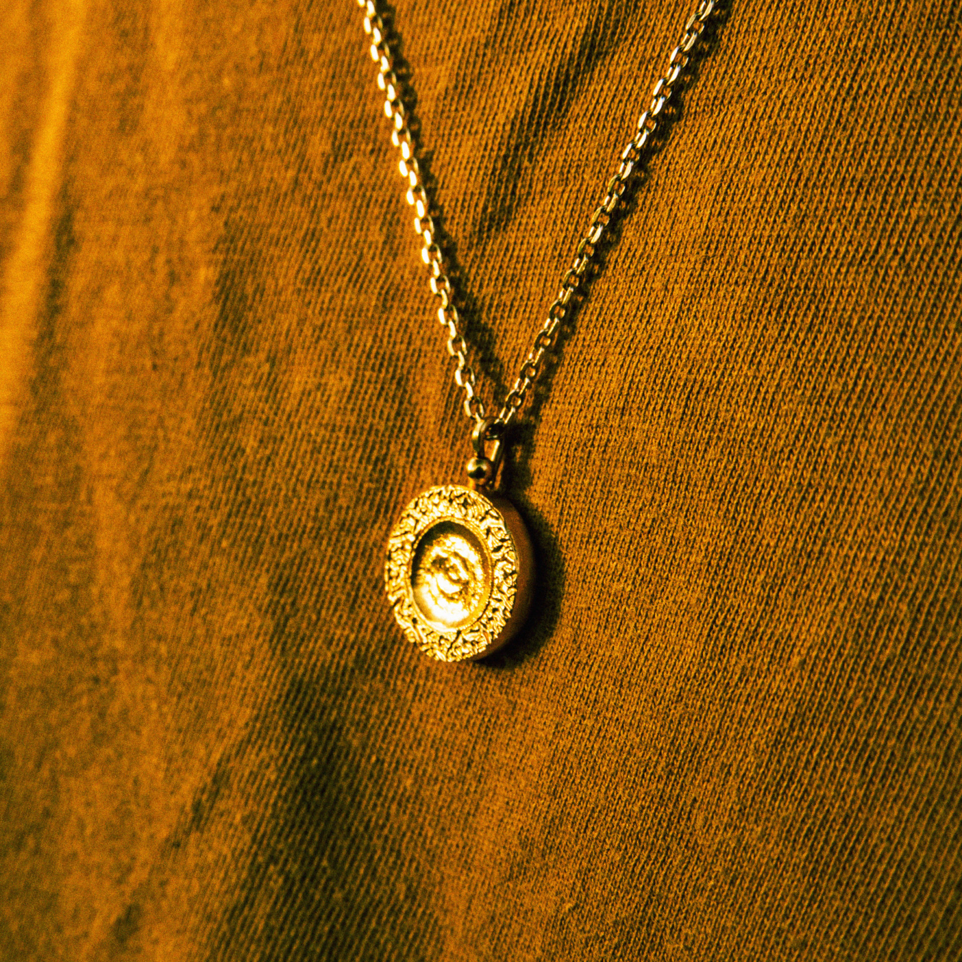 HYQS_Pendentif_Doré_2 Pendentif - pièce unique